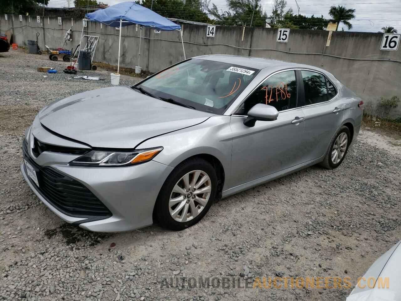 4T1B11HK1JU617950 TOYOTA CAMRY 2018