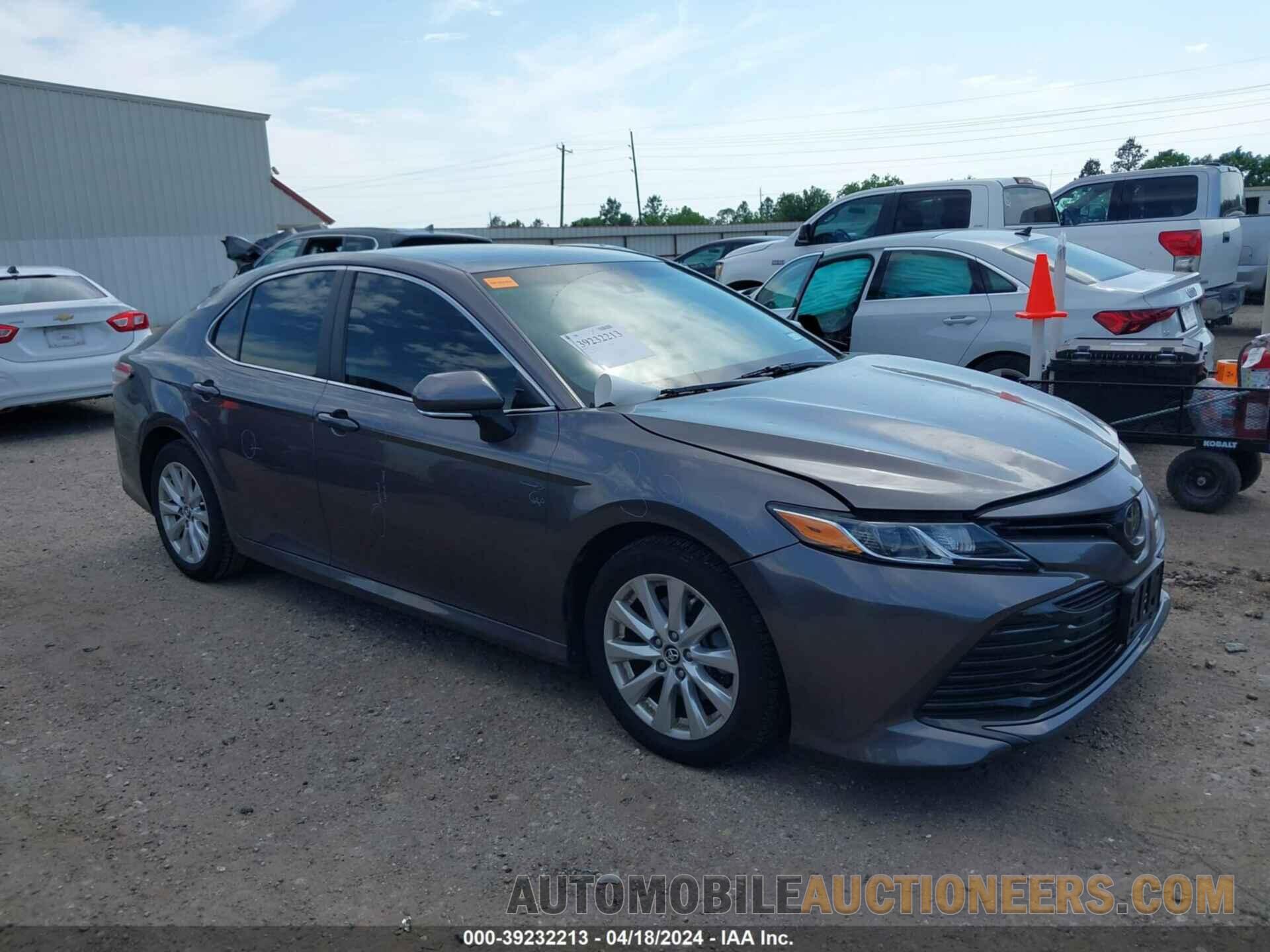 4T1B11HK1JU617964 TOYOTA CAMRY 2018