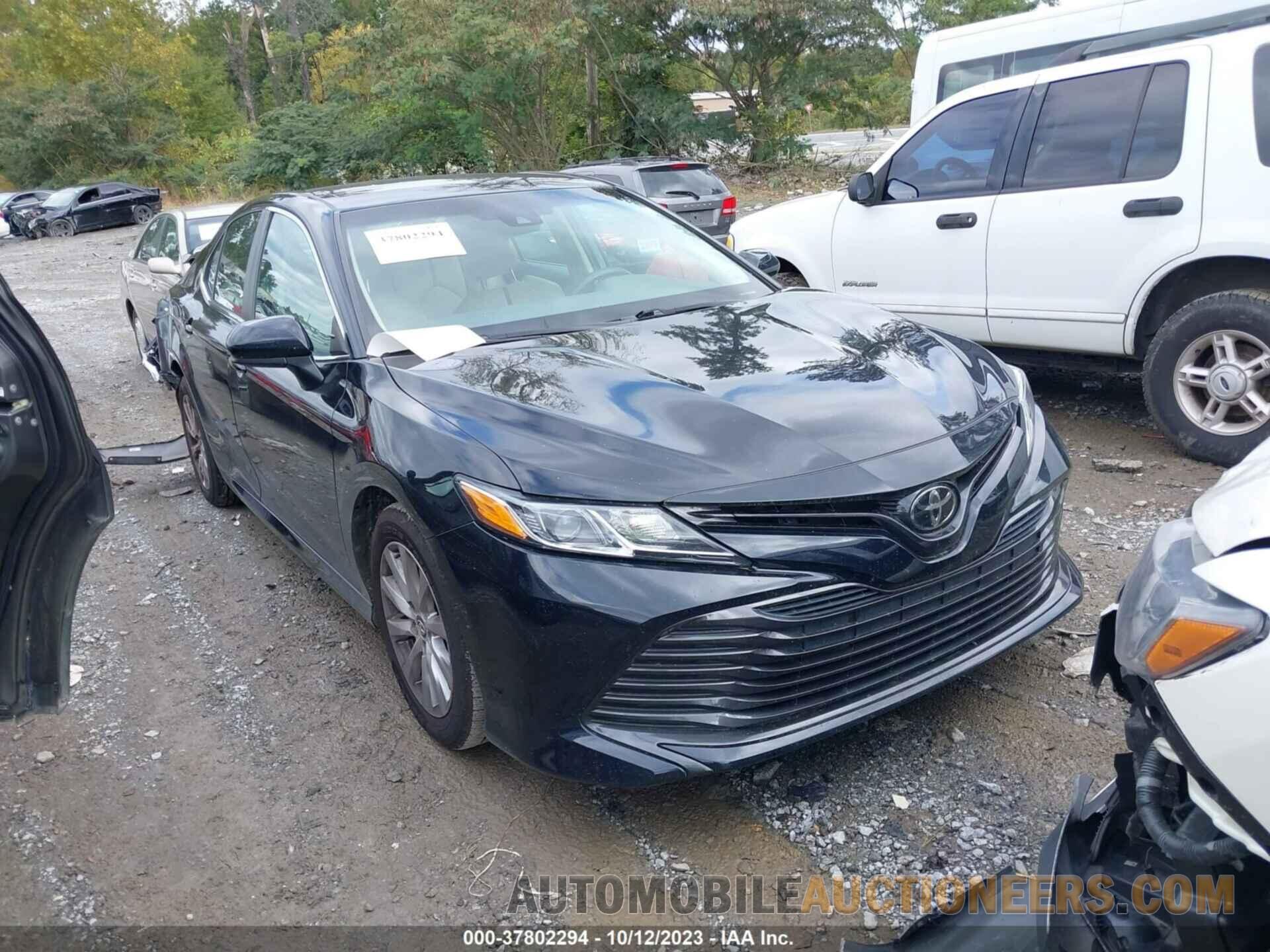 4T1B11HK1JU623957 TOYOTA CAMRY 2018