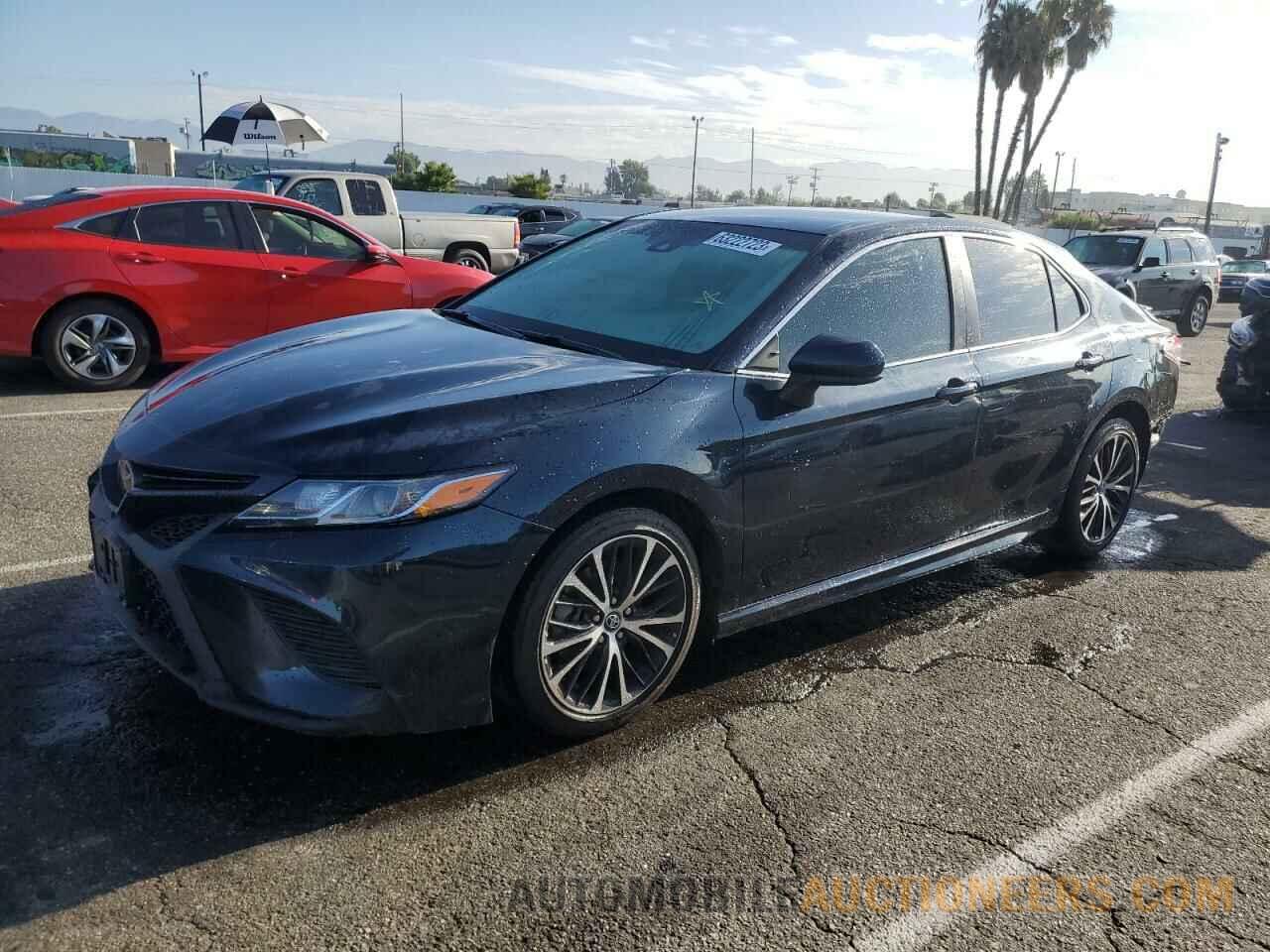 4T1B11HK1JU626261 TOYOTA CAMRY 2018