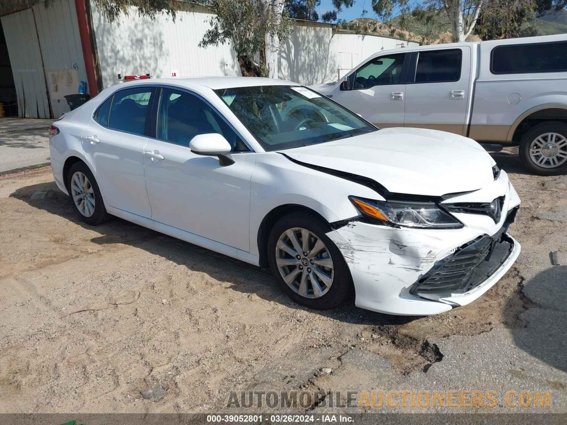 4T1B11HK1JU627538 TOYOTA CAMRY 2018