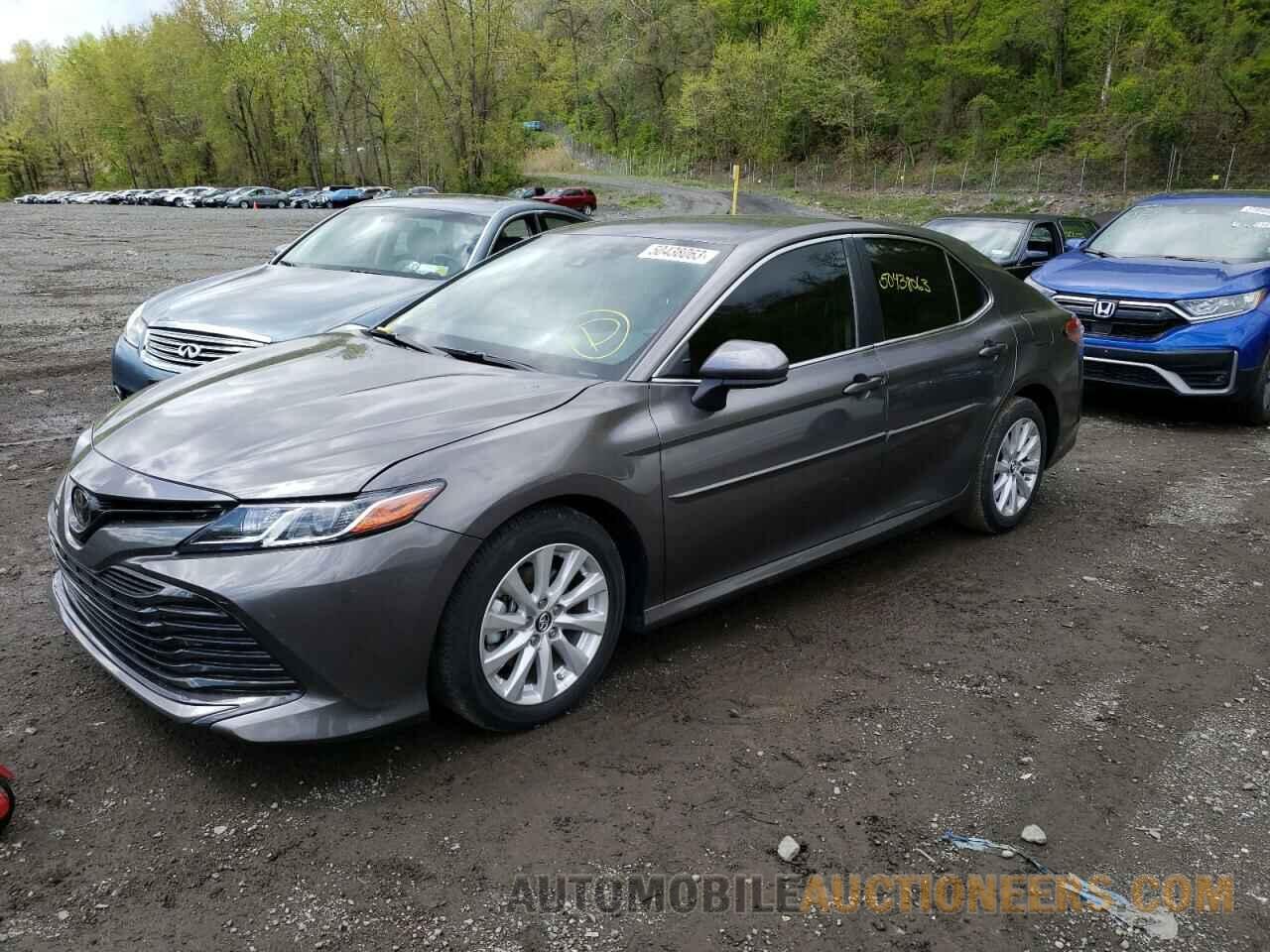 4T1B11HK1JU628611 TOYOTA CAMRY 2018