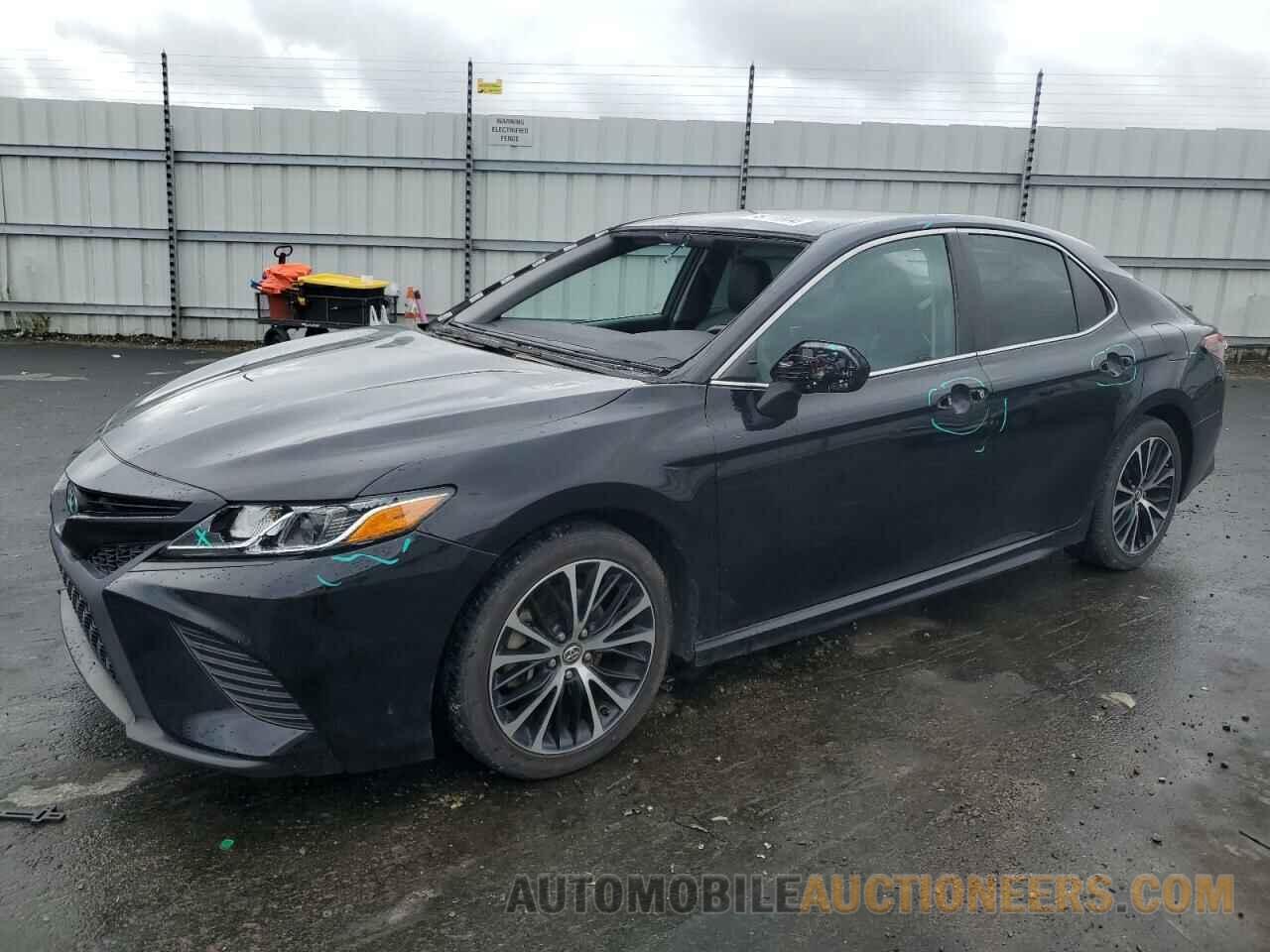 4T1B11HK1JU629225 TOYOTA CAMRY 2018