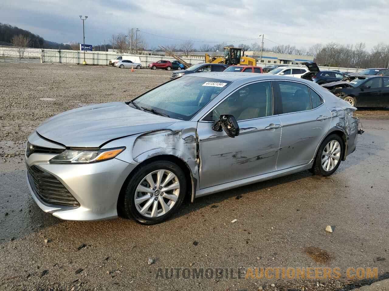 4T1B11HK1JU631282 TOYOTA CAMRY 2018