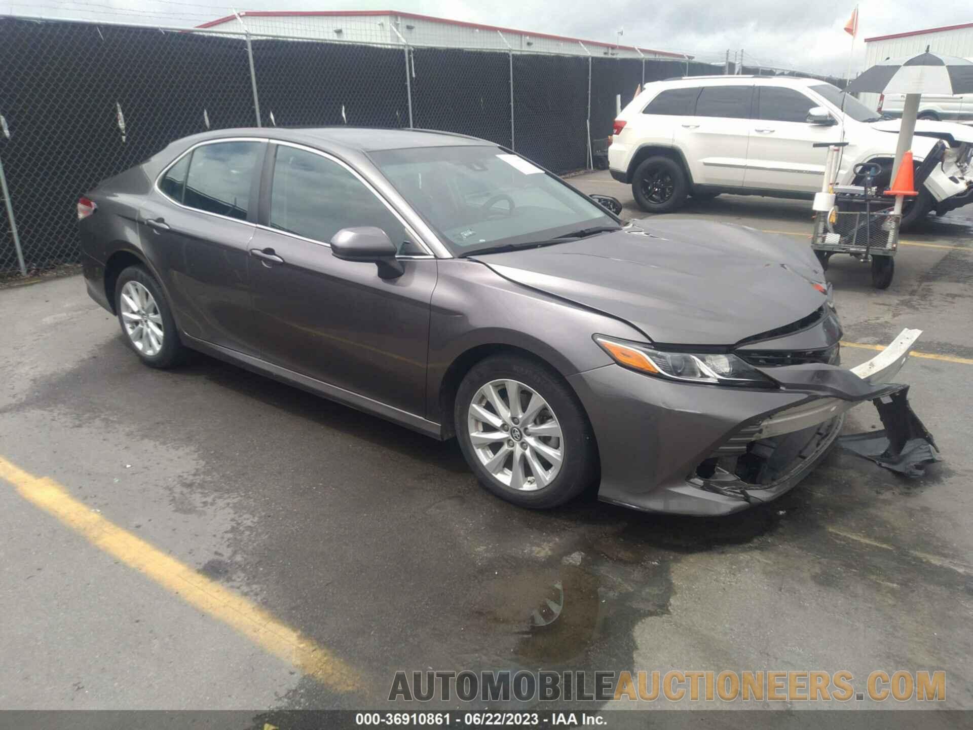 4T1B11HK1JU631427 TOYOTA CAMRY 2018