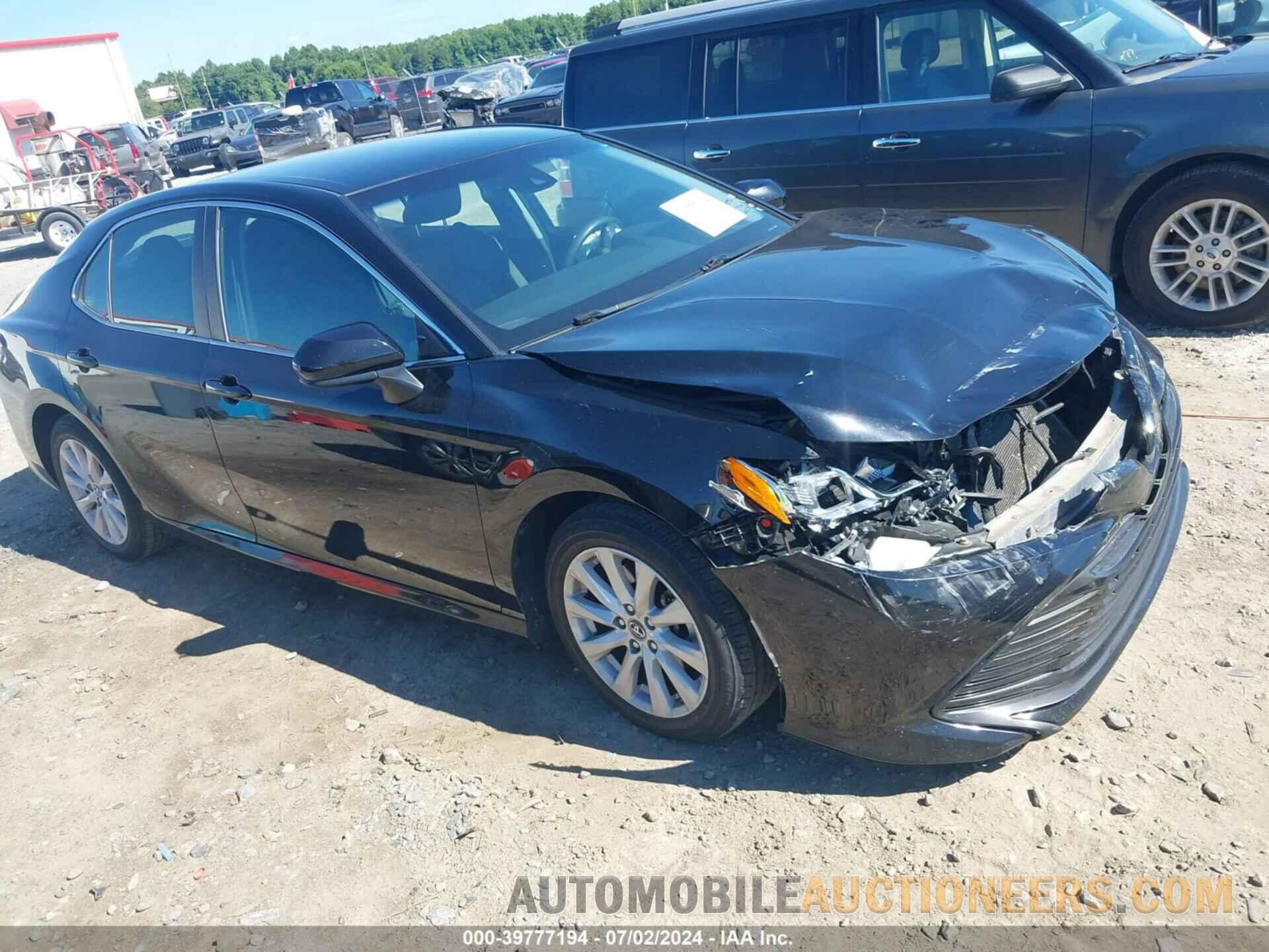 4T1B11HK1JU632156 TOYOTA CAMRY 2018