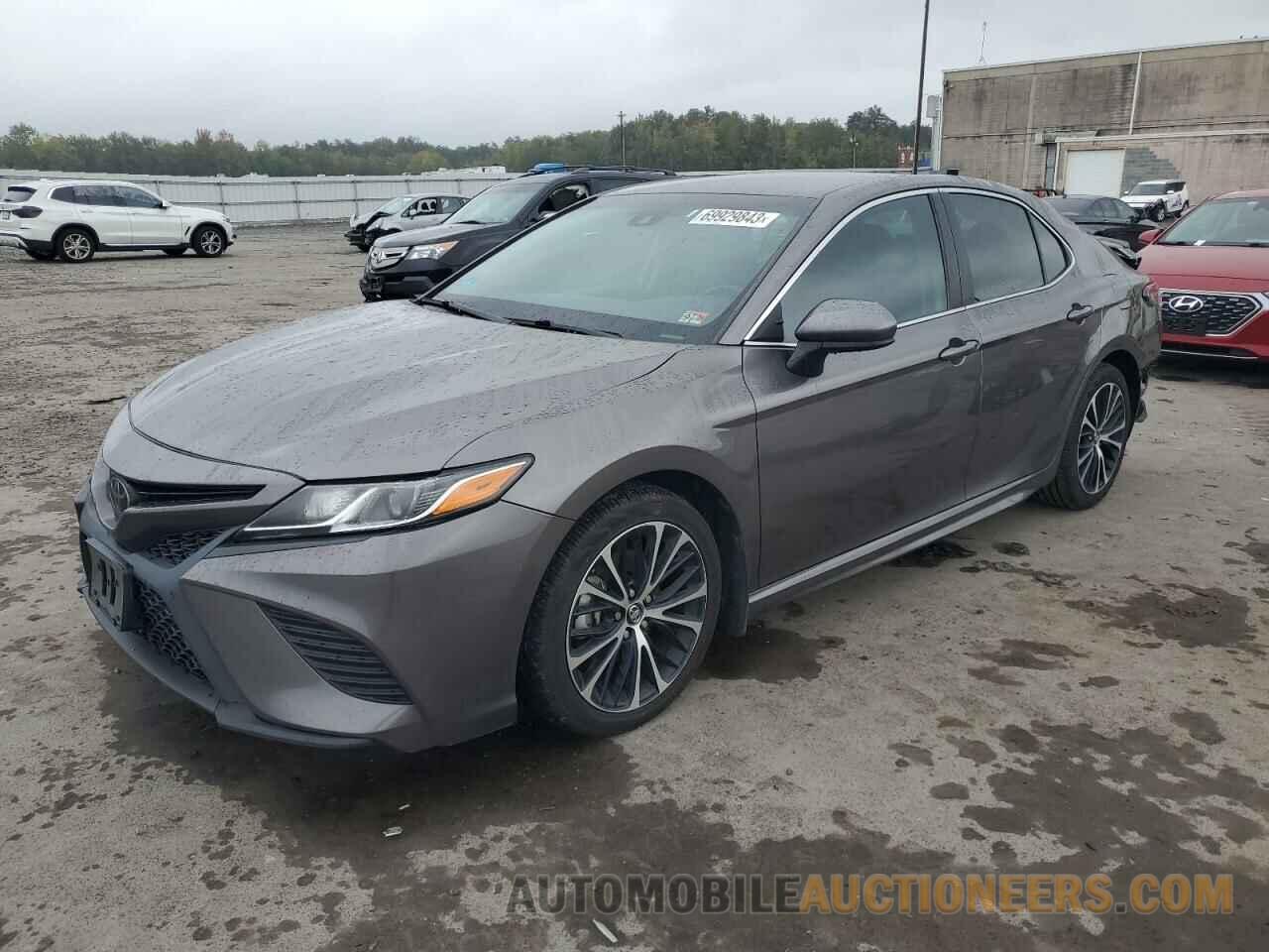 4T1B11HK1JU632769 TOYOTA CAMRY 2018