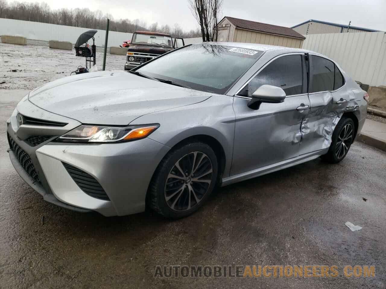 4T1B11HK1JU633078 TOYOTA CAMRY 2018