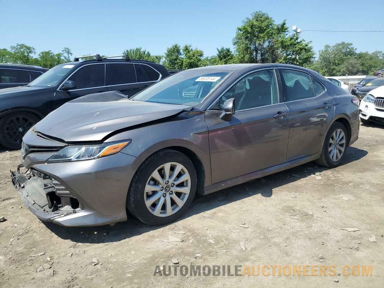 4T1B11HK1JU634585 TOYOTA CAMRY 2018