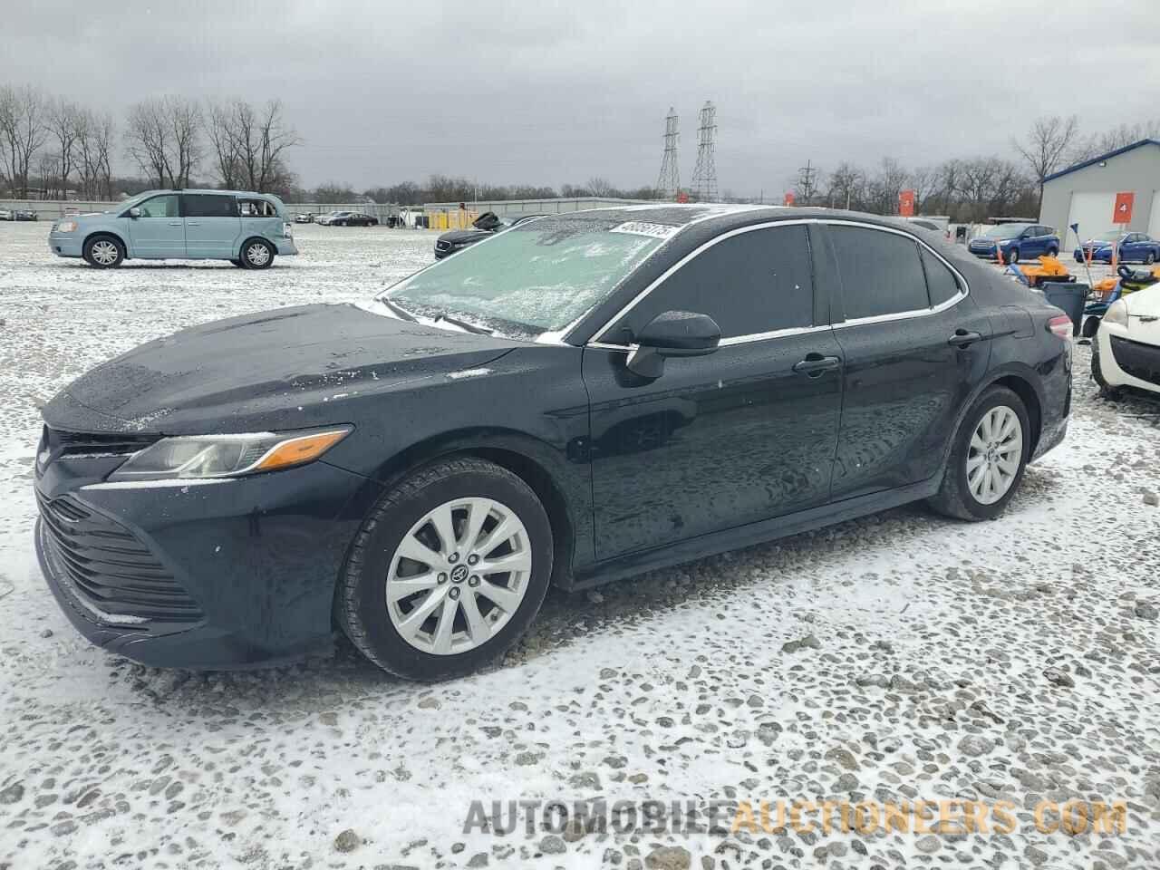 4T1B11HK1JU637115 TOYOTA CAMRY 2018