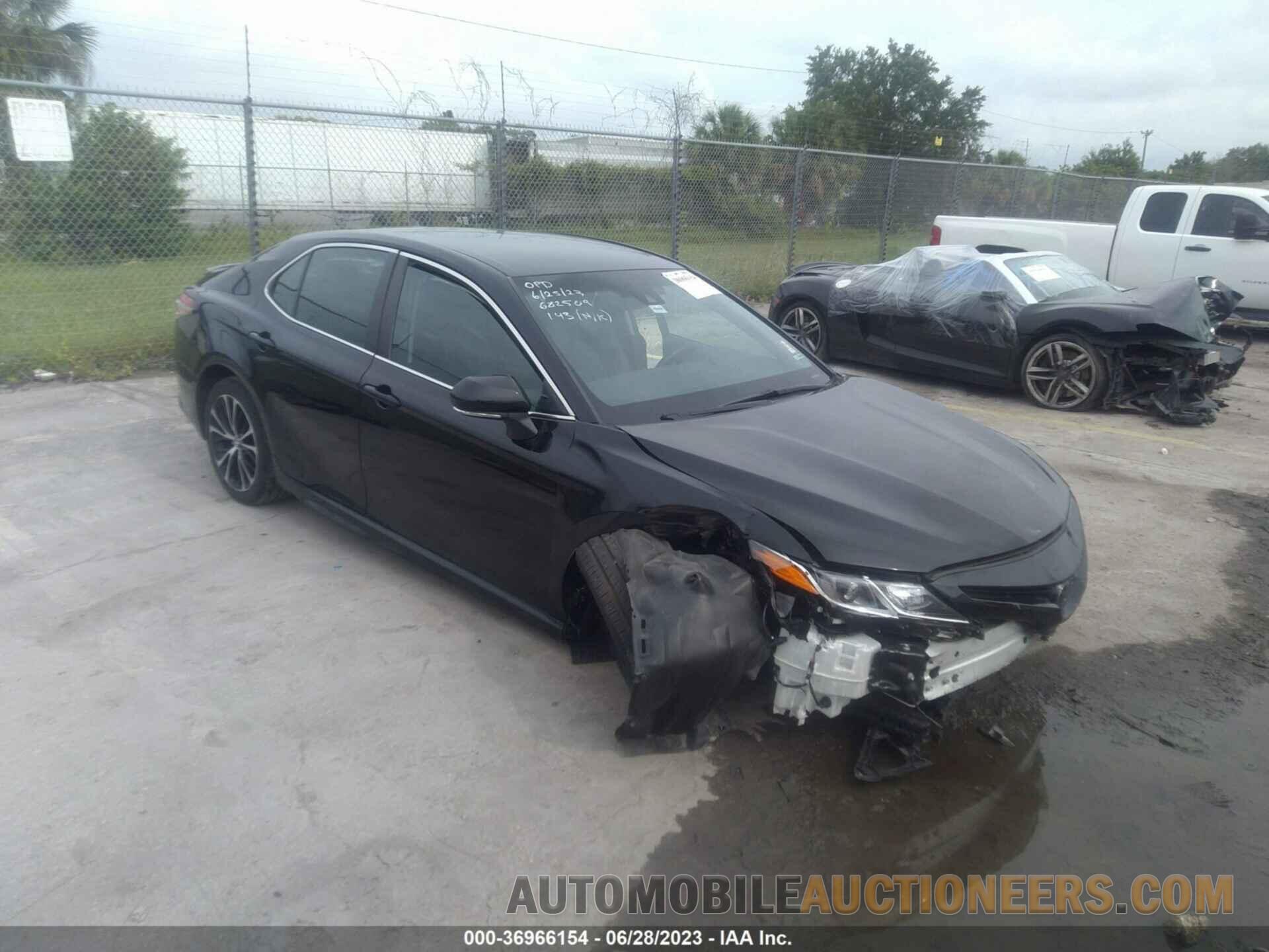 4T1B11HK1JU637406 TOYOTA CAMRY 2018