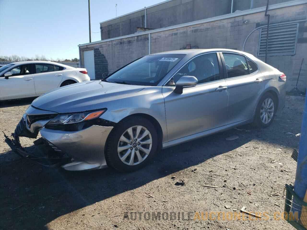 4T1B11HK1JU638622 TOYOTA CAMRY 2018