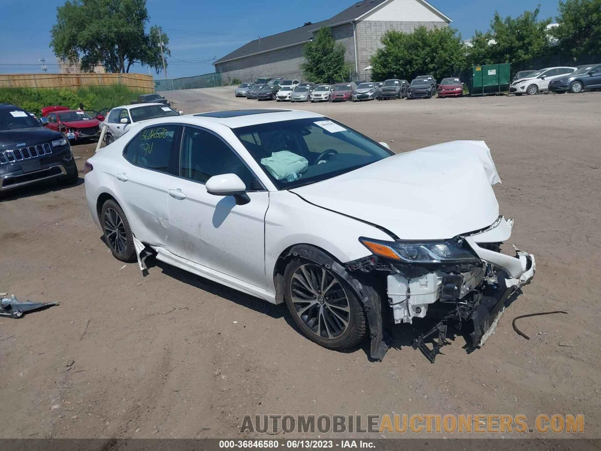 4T1B11HK1JU639561 TOYOTA CAMRY 2018