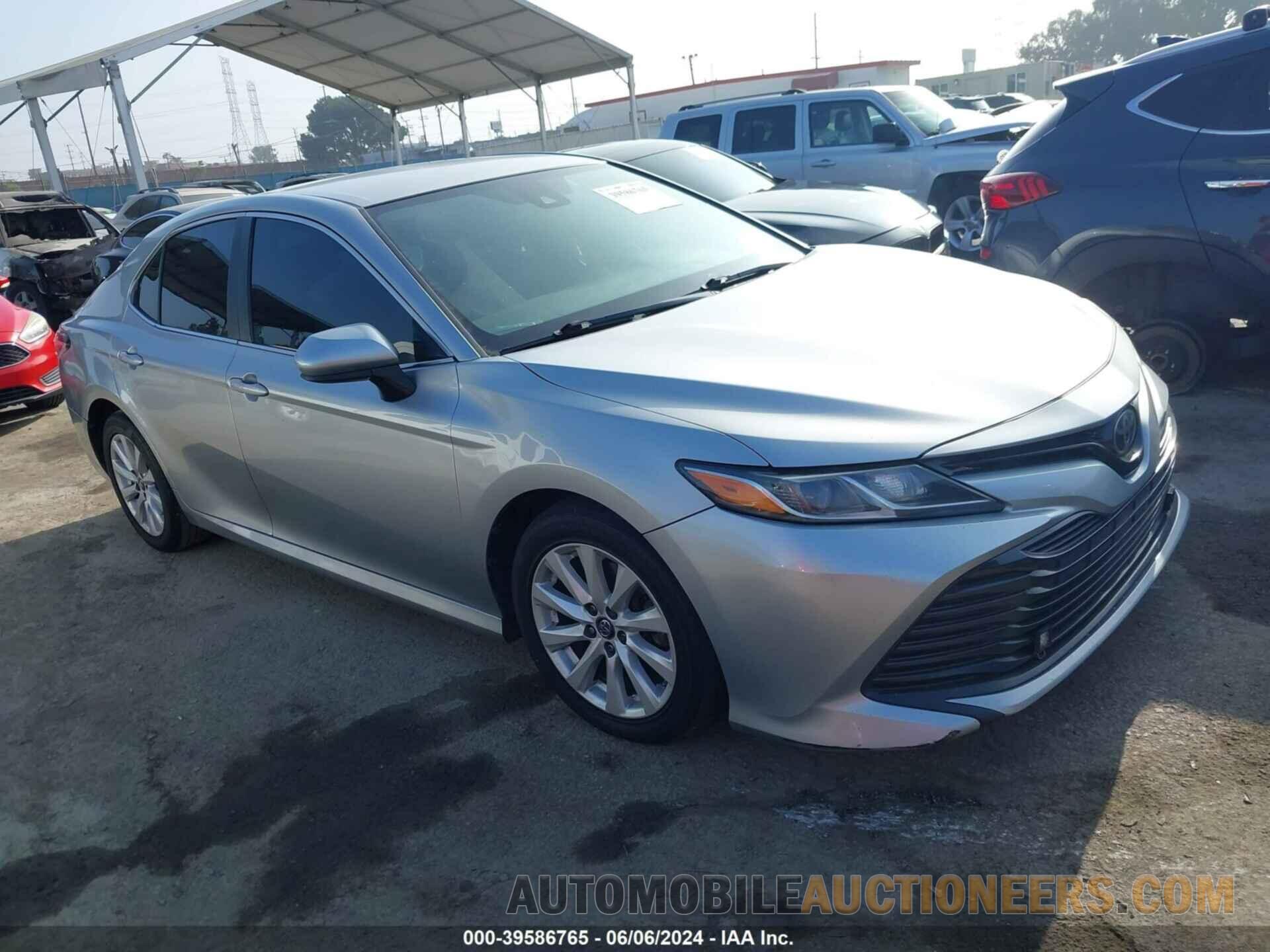 4T1B11HK1JU640029 TOYOTA CAMRY 2018