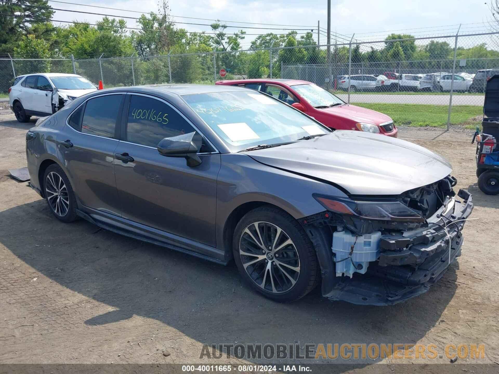 4T1B11HK1JU641696 TOYOTA CAMRY 2018