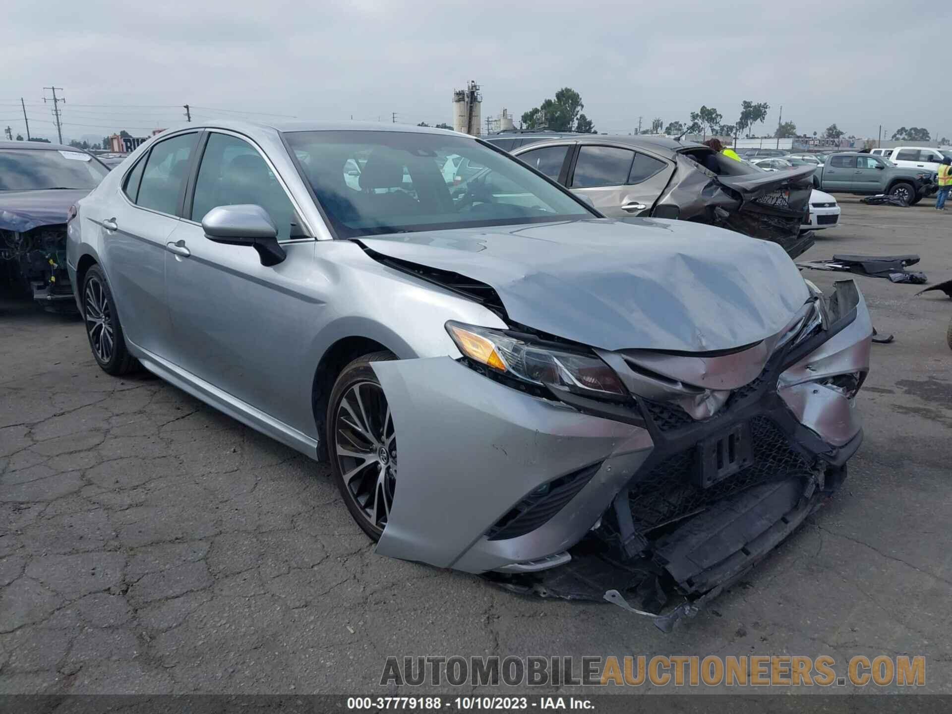 4T1B11HK1JU643965 TOYOTA CAMRY 2018