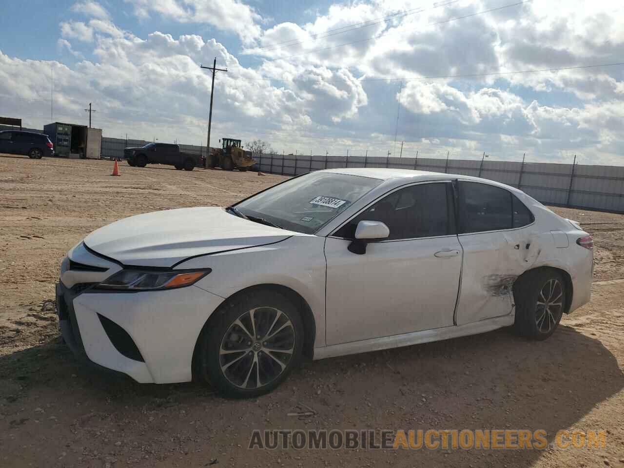 4T1B11HK1JU645828 TOYOTA CAMRY 2018