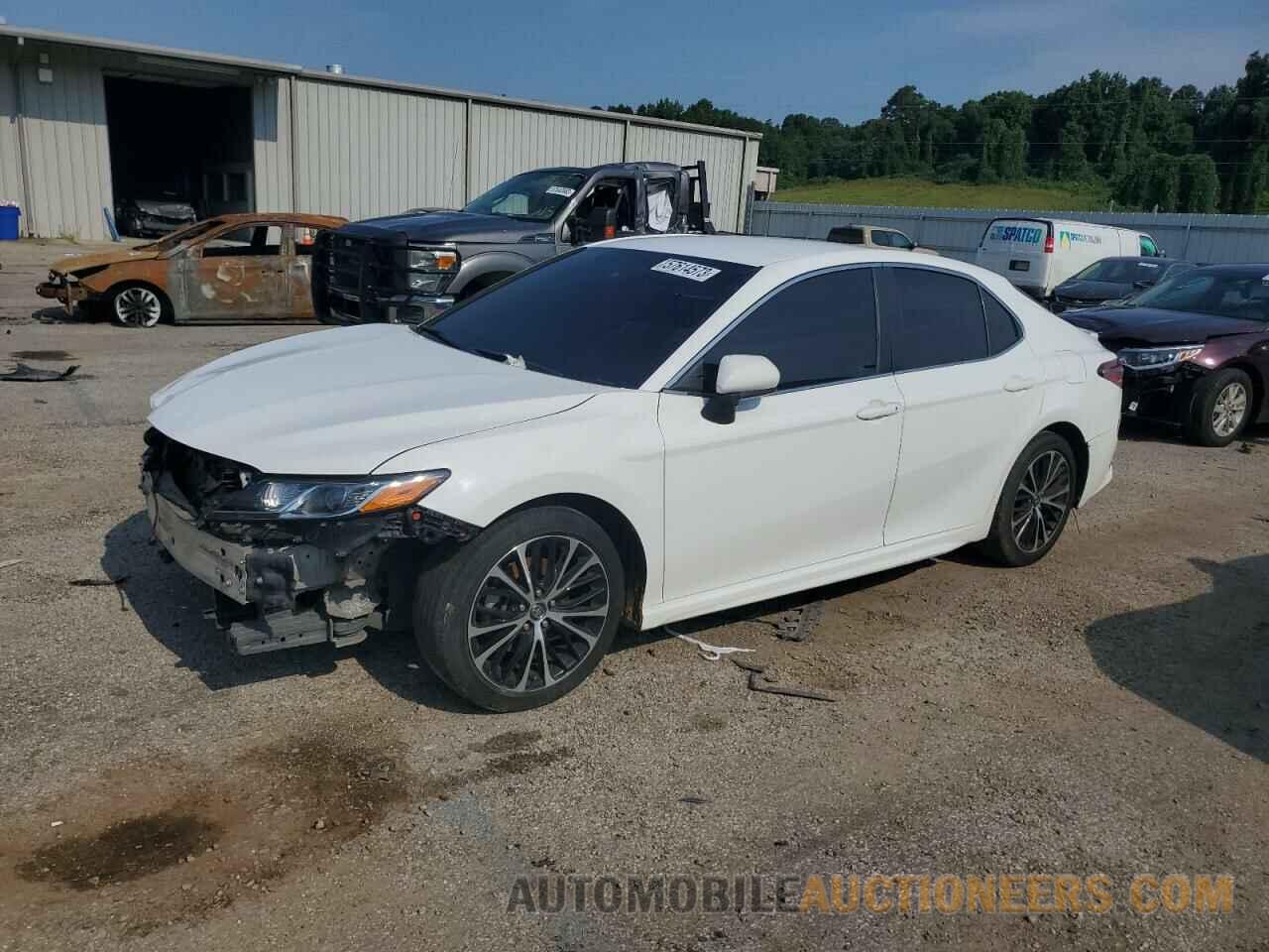 4T1B11HK1JU646364 TOYOTA CAMRY 2018