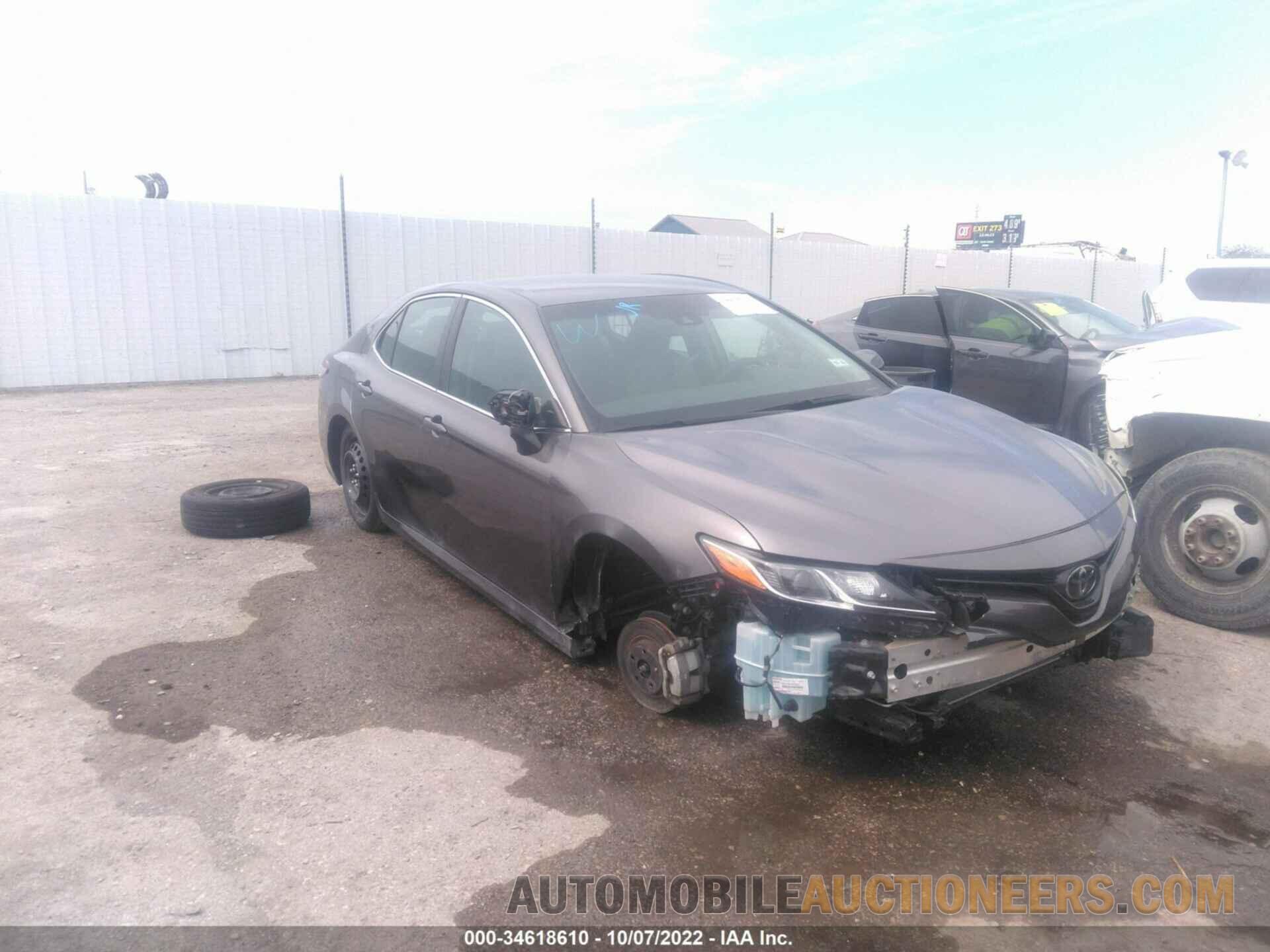 4T1B11HK1JU647157 TOYOTA CAMRY 2018