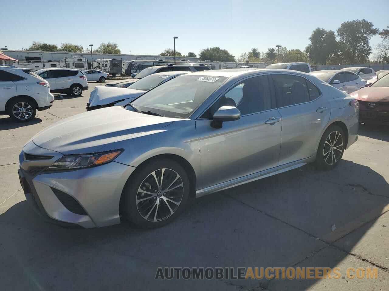 4T1B11HK1JU648843 TOYOTA CAMRY 2018