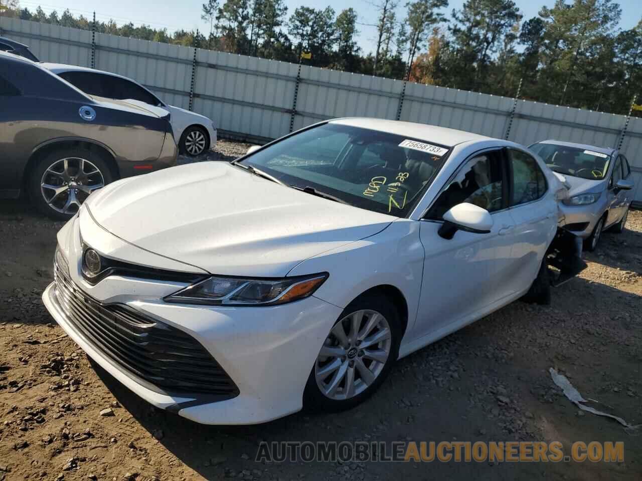 4T1B11HK1JU649118 TOYOTA CAMRY 2018