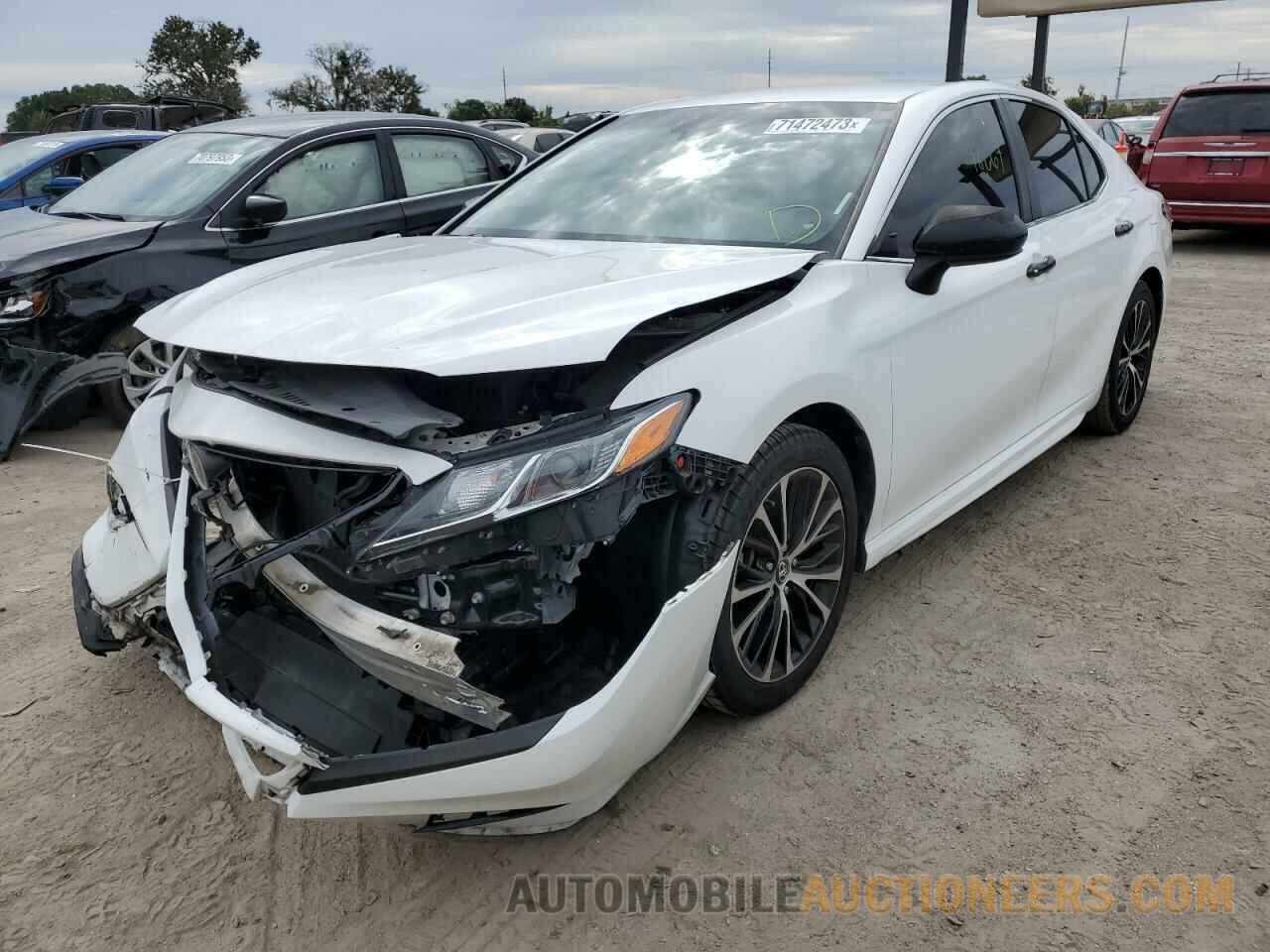 4T1B11HK1JU649801 TOYOTA CAMRY 2018