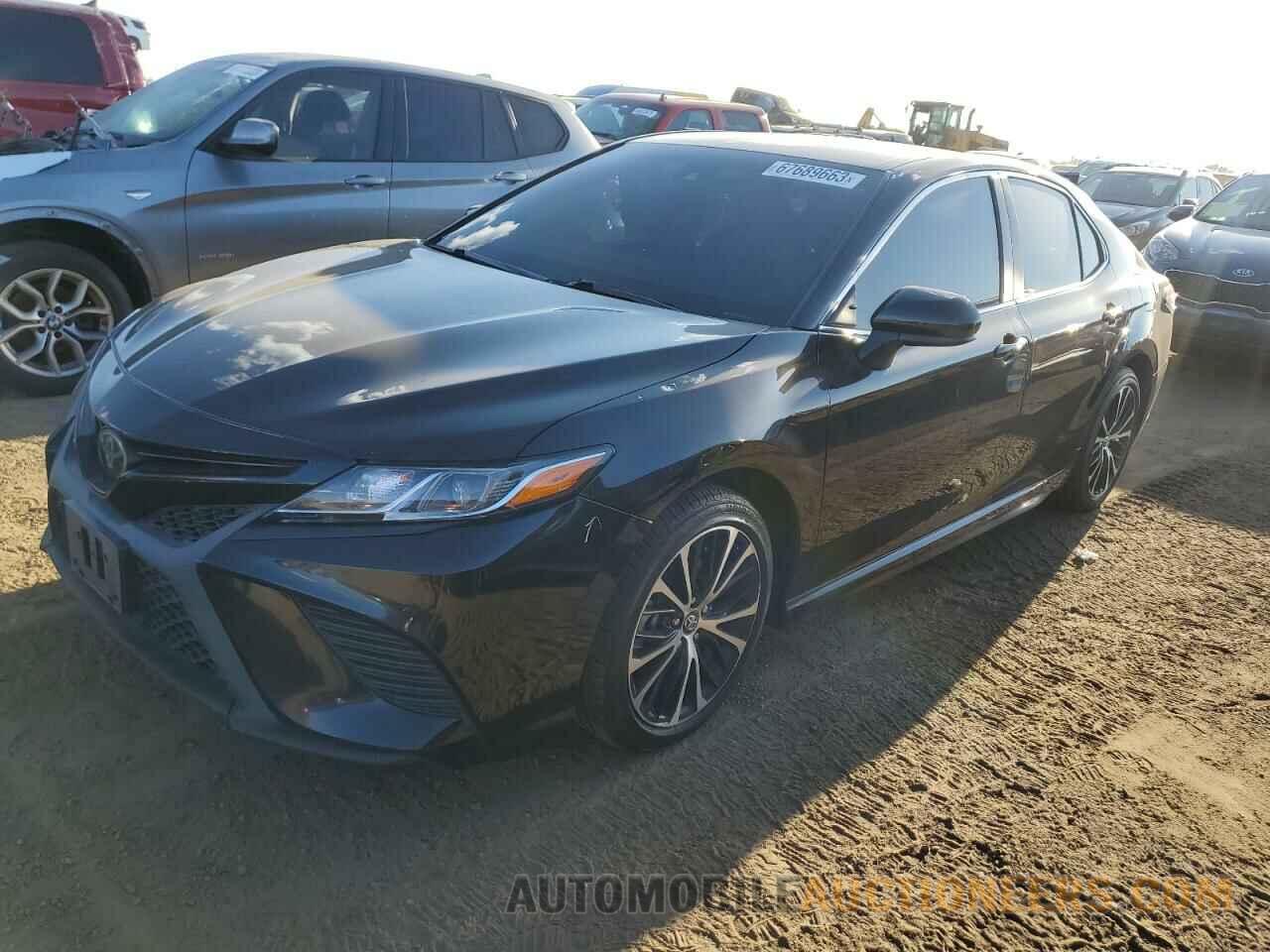 4T1B11HK1JU651869 TOYOTA CAMRY 2018