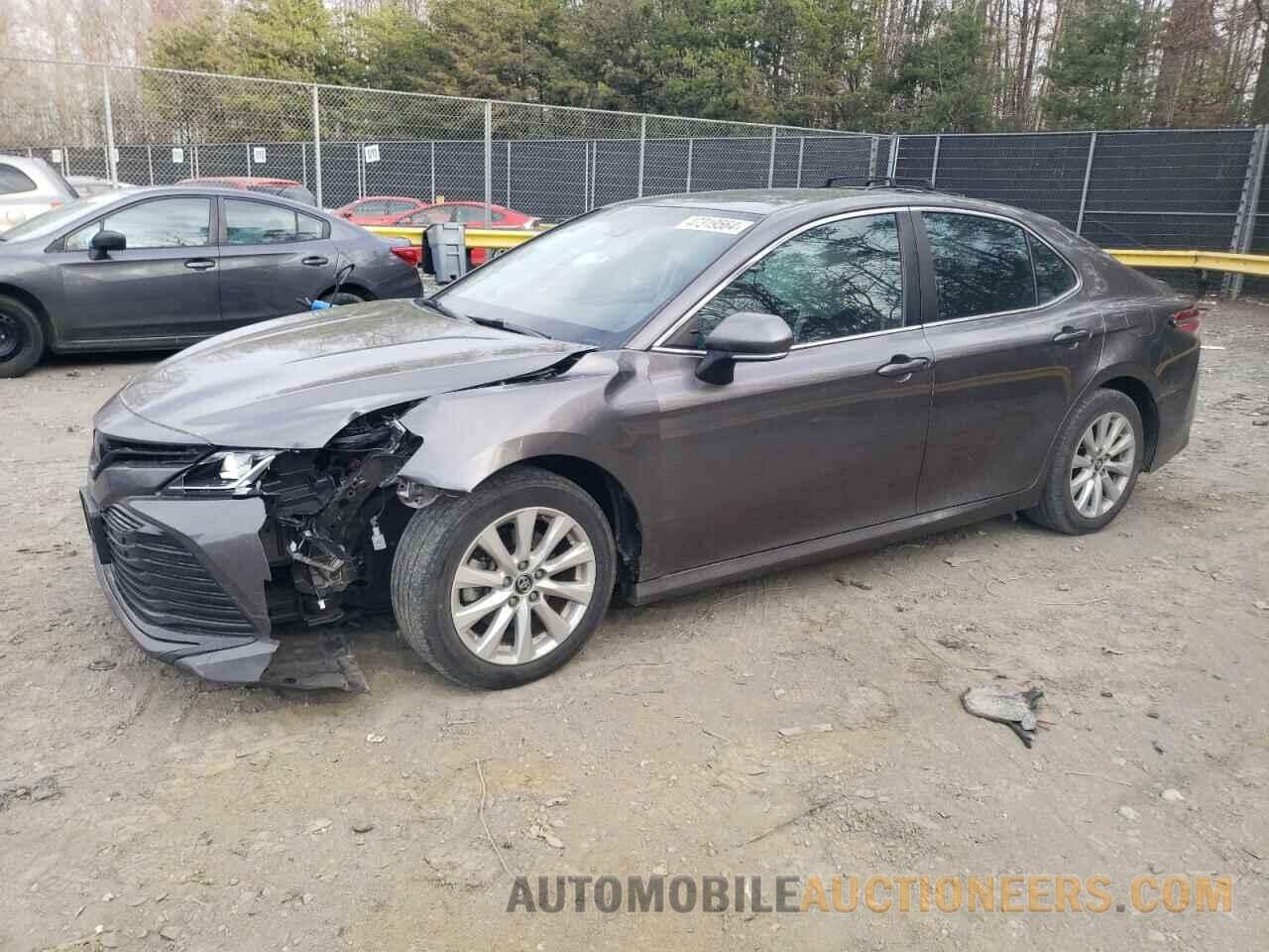 4T1B11HK1JU653282 TOYOTA CAMRY 2018