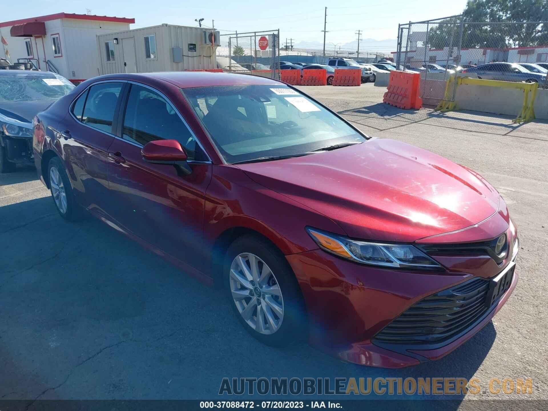 4T1B11HK1JU653833 TOYOTA CAMRY 2018