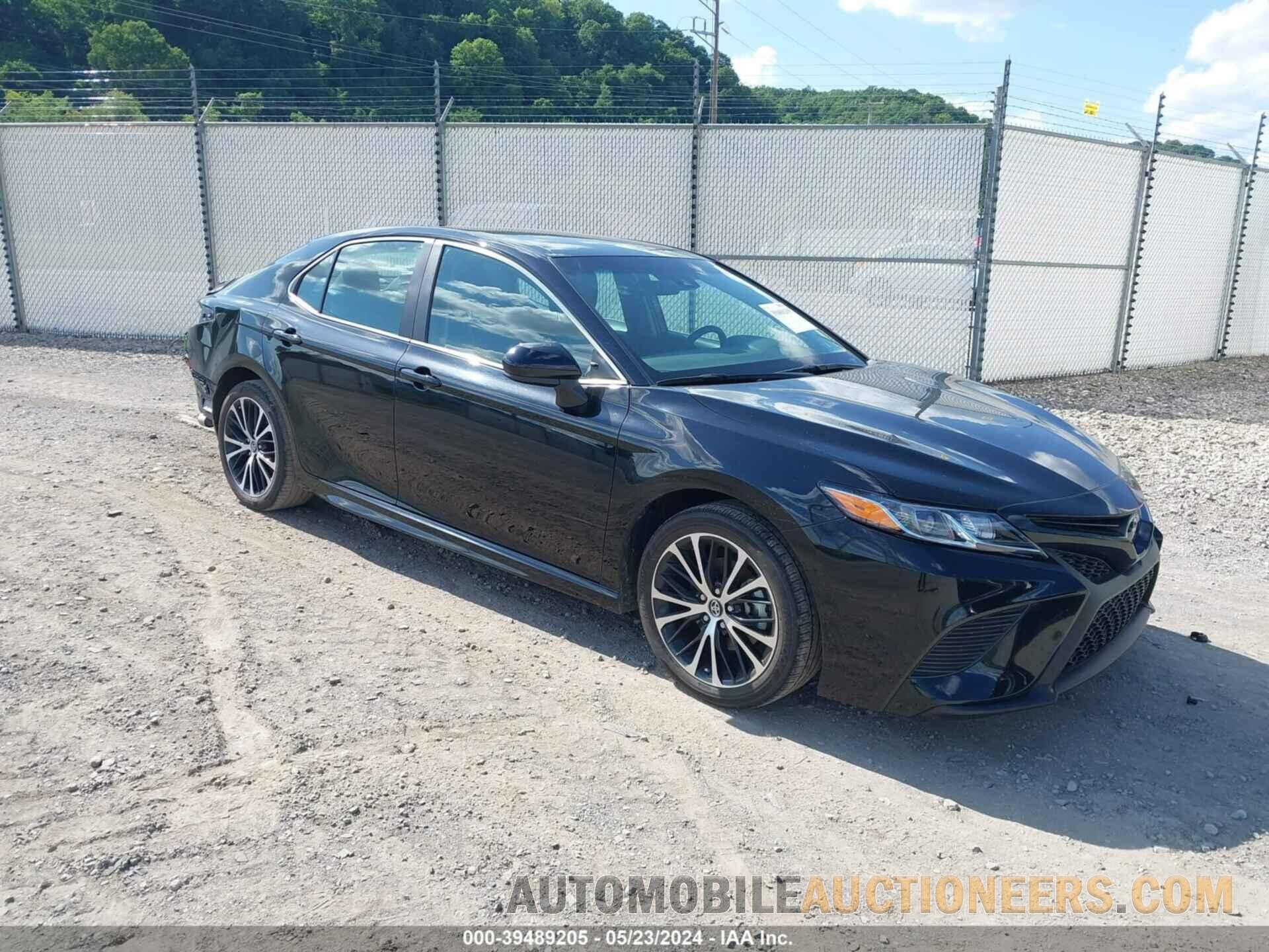 4T1B11HK1JU658577 TOYOTA CAMRY 2018