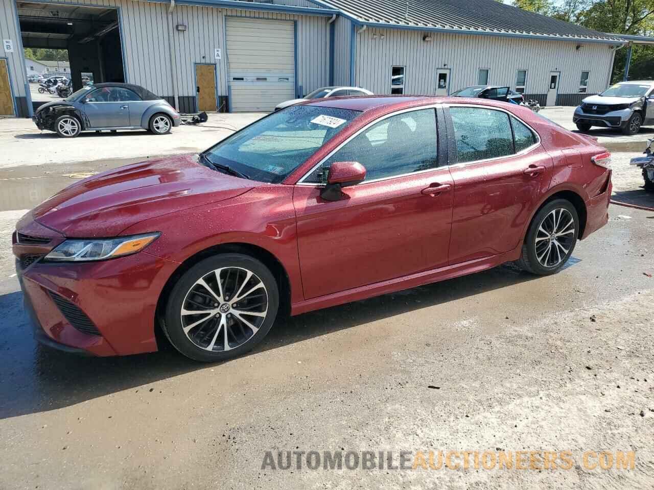 4T1B11HK1JU658580 TOYOTA CAMRY 2018