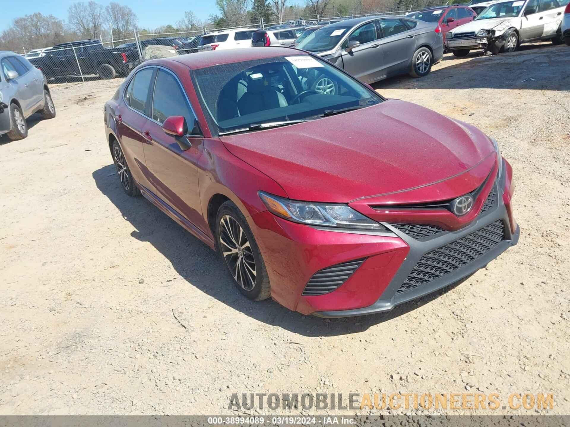 4T1B11HK1JU660233 TOYOTA CAMRY 2018