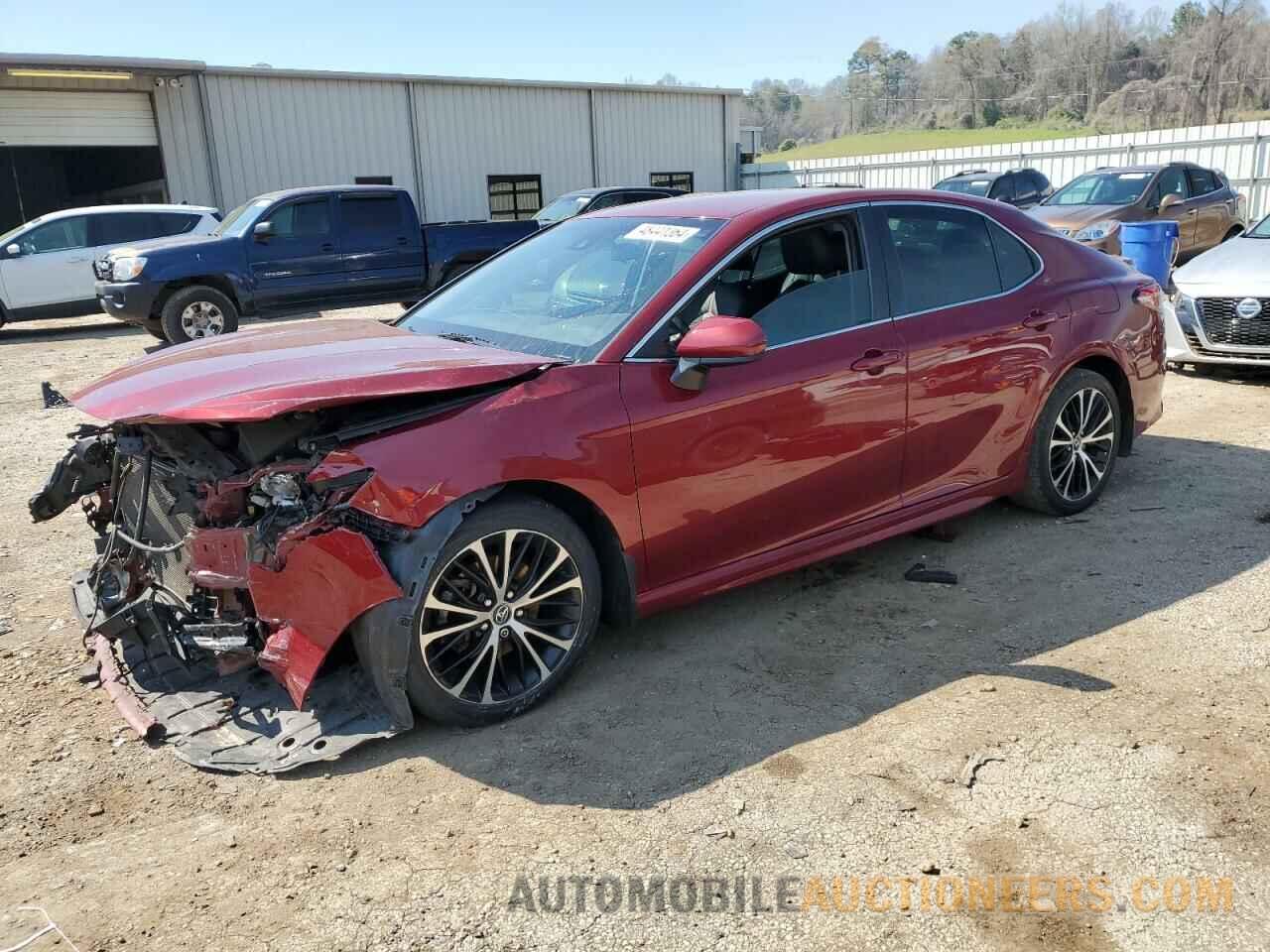 4T1B11HK1JU660989 TOYOTA CAMRY 2018