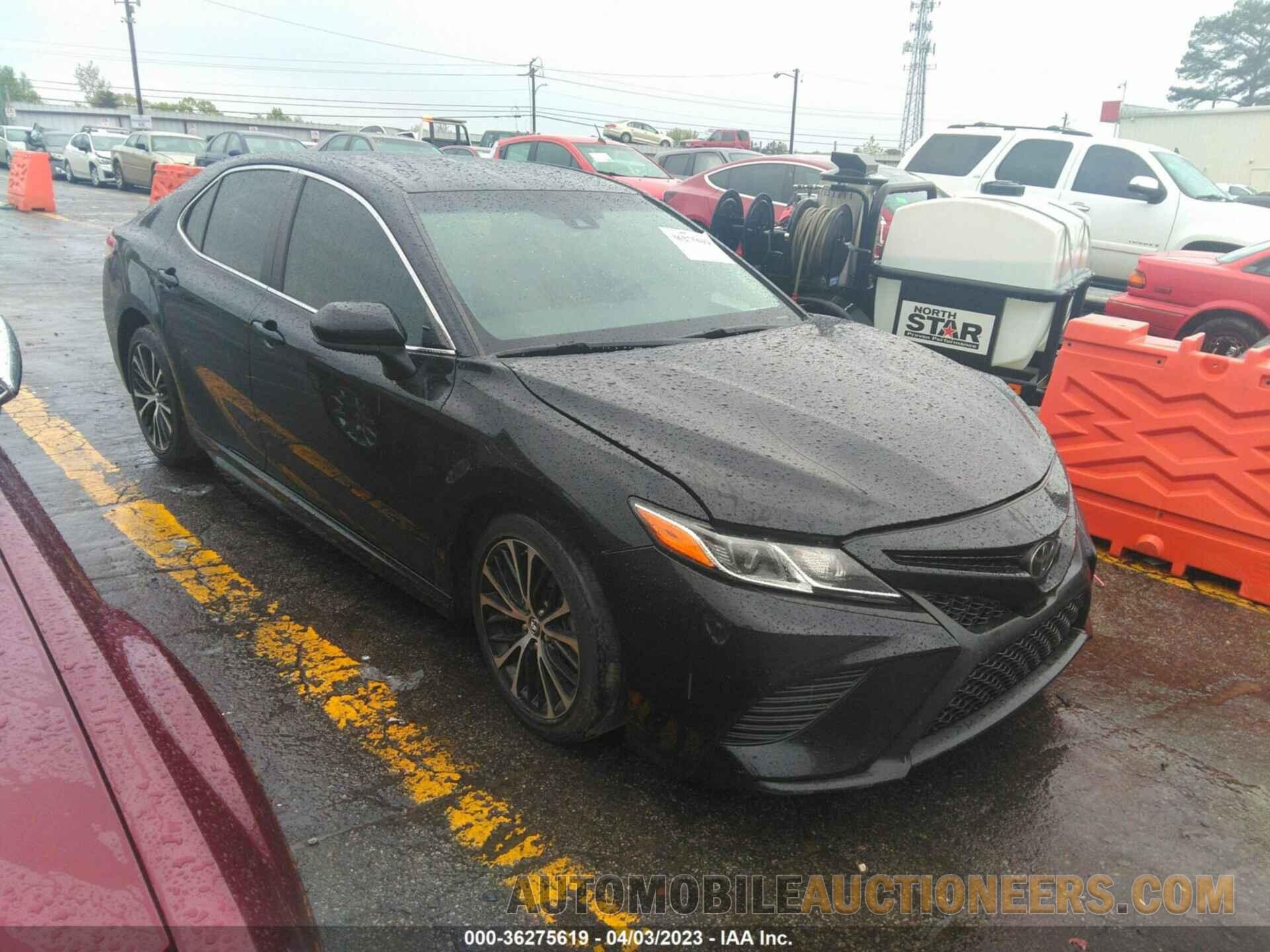 4T1B11HK1JU661074 TOYOTA CAMRY 2018