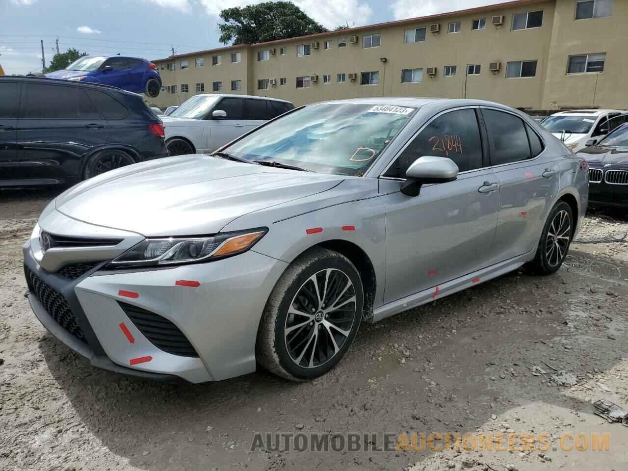 4T1B11HK1JU661379 TOYOTA CAMRY 2018