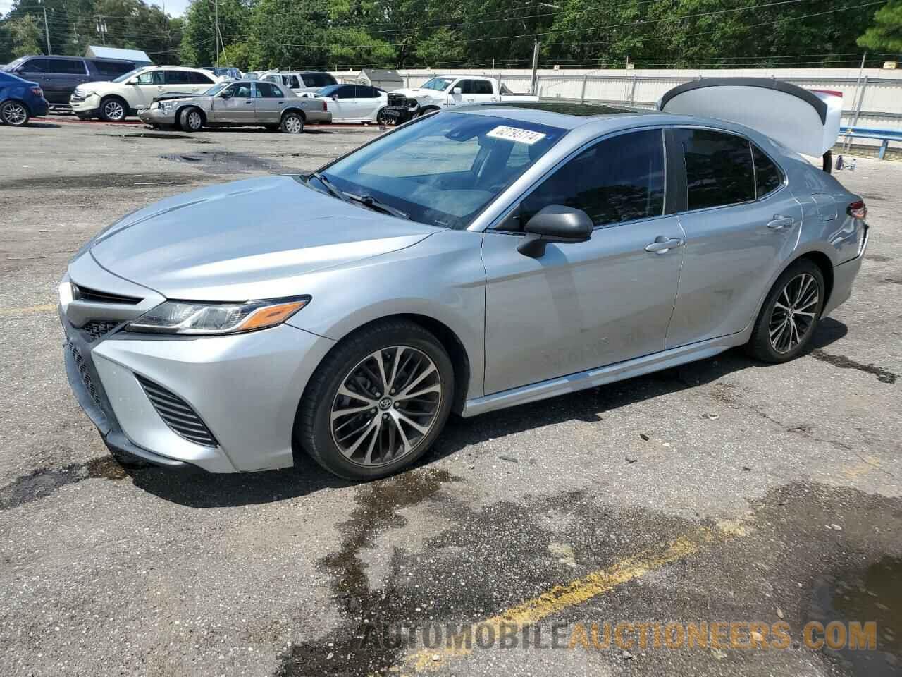 4T1B11HK1JU666257 TOYOTA CAMRY 2018