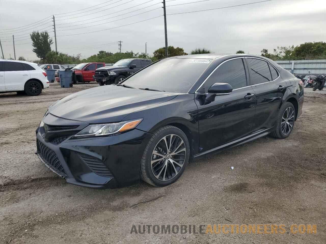 4T1B11HK1JU667781 TOYOTA CAMRY 2018