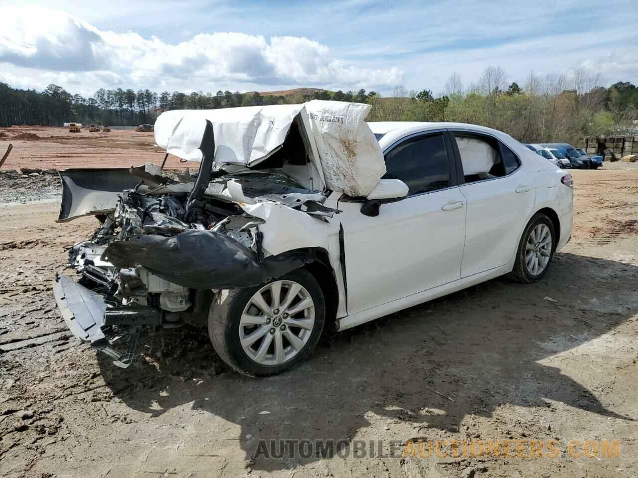 4T1B11HK1JU670485 TOYOTA CAMRY 2018