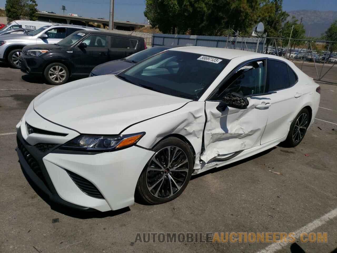 4T1B11HK1JU671989 TOYOTA CAMRY 2018