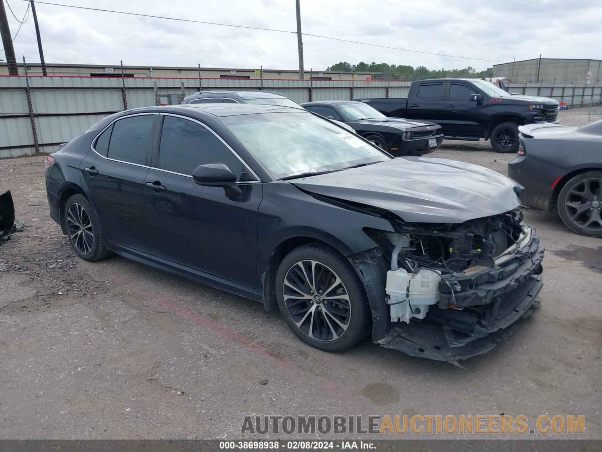 4T1B11HK1JU673337 TOYOTA CAMRY 2018