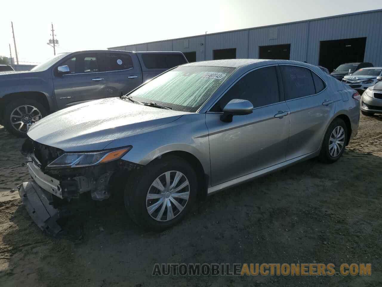 4T1B11HK1JU675749 TOYOTA CAMRY 2018