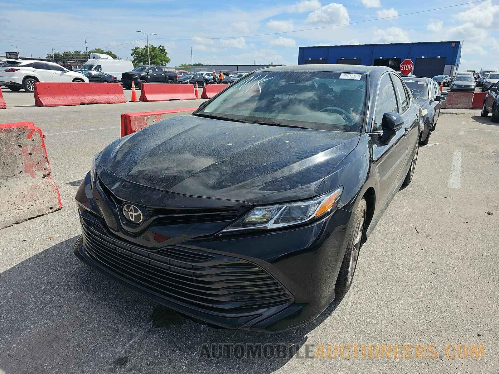 4T1B11HK1JU676304 Toyota Camry 2018