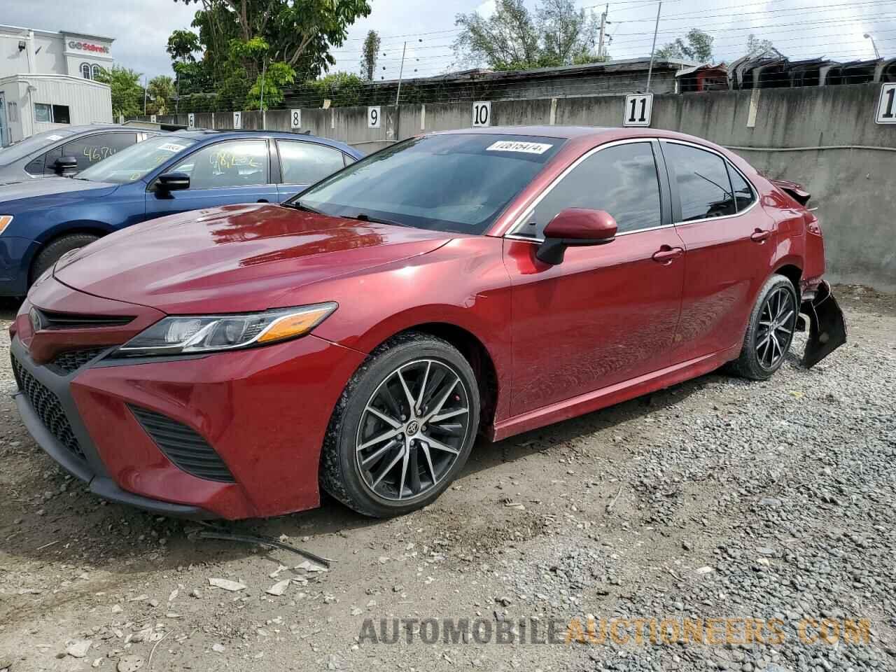 4T1B11HK1JU676464 TOYOTA CAMRY 2018