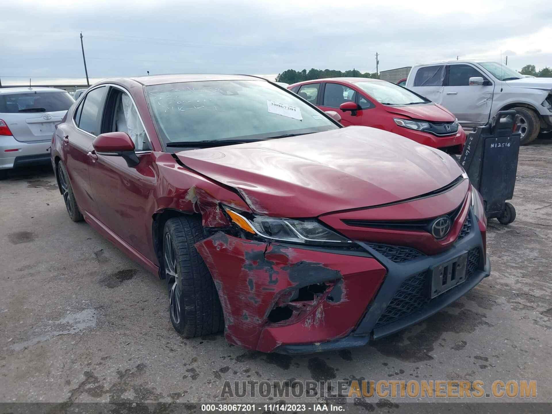 4T1B11HK1JU678750 TOYOTA CAMRY 2018