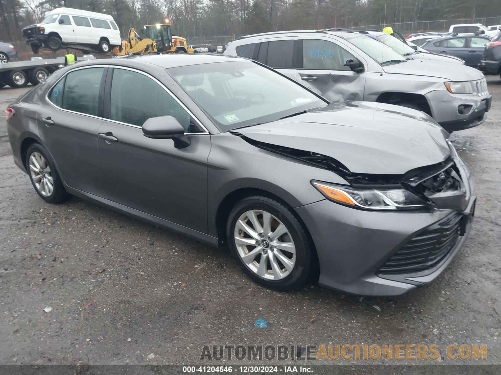 4T1B11HK2JU008009 TOYOTA CAMRY 2018