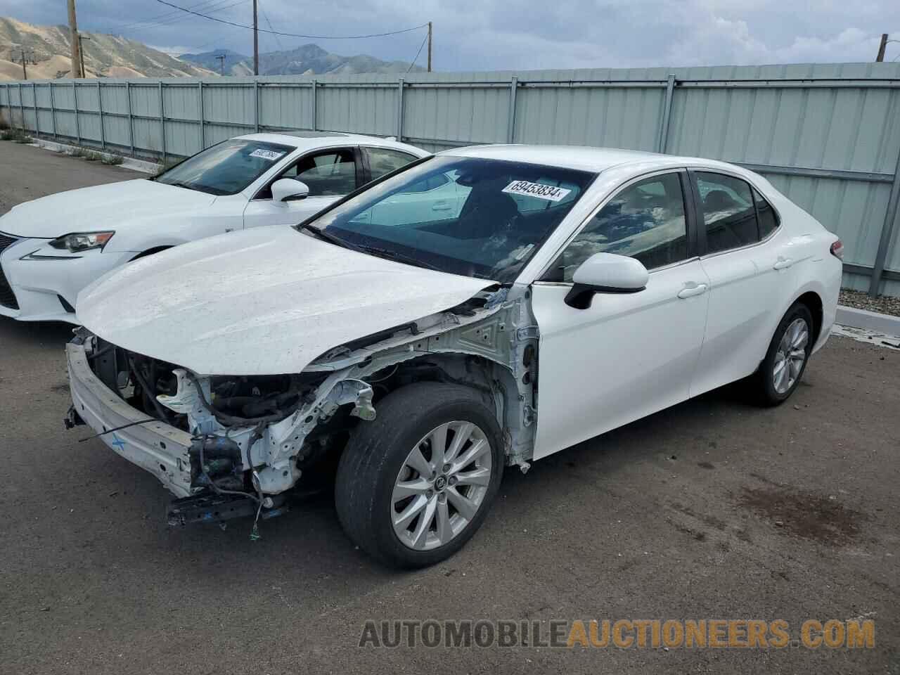 4T1B11HK2JU012481 TOYOTA CAMRY 2018