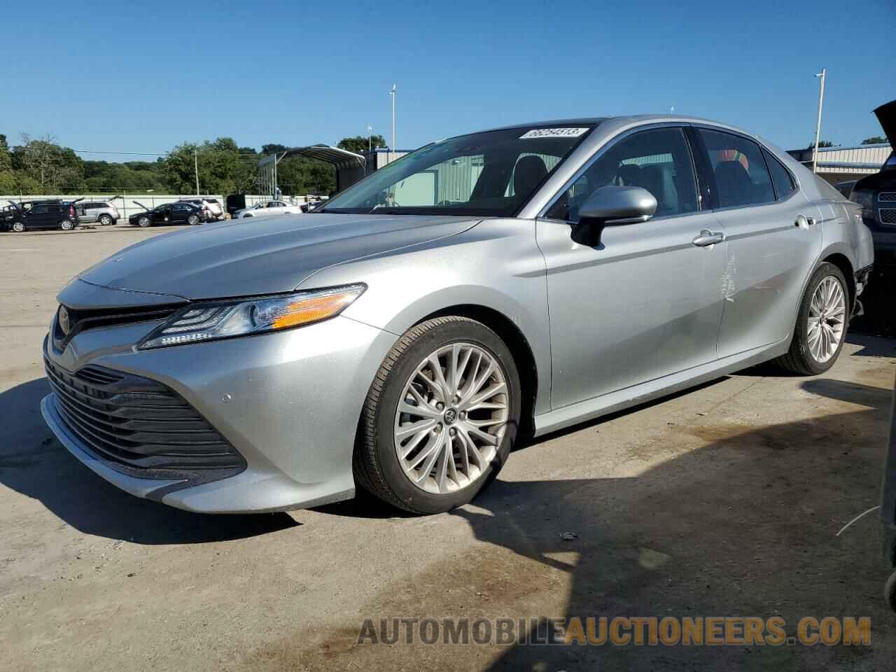 4T1B11HK2JU015607 TOYOTA CAMRY 2018