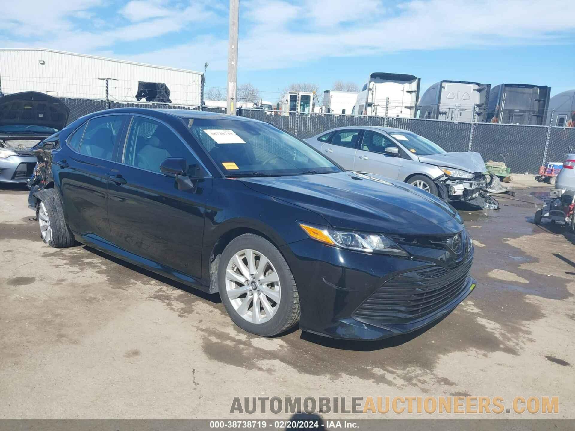 4T1B11HK2JU025070 TOYOTA CAMRY 2018