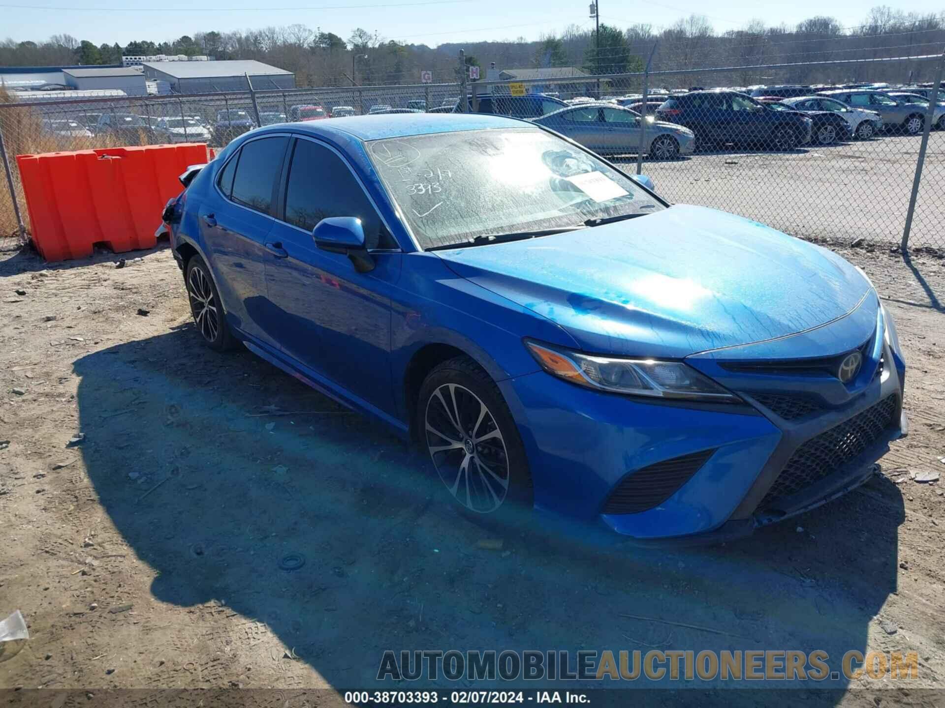 4T1B11HK2JU026719 TOYOTA CAMRY 2018