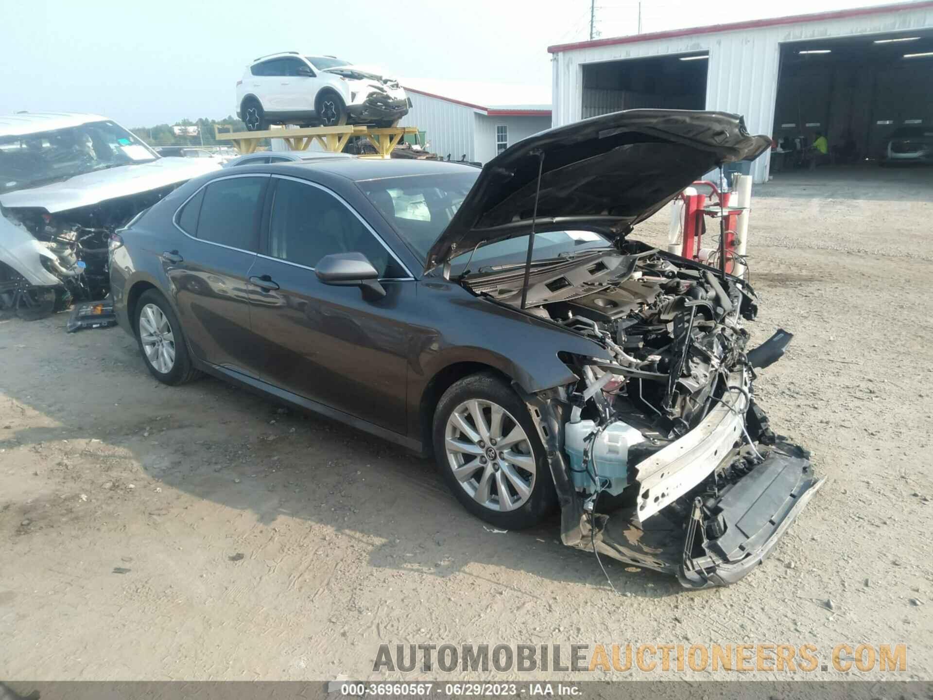 4T1B11HK2JU030270 TOYOTA CAMRY 2018